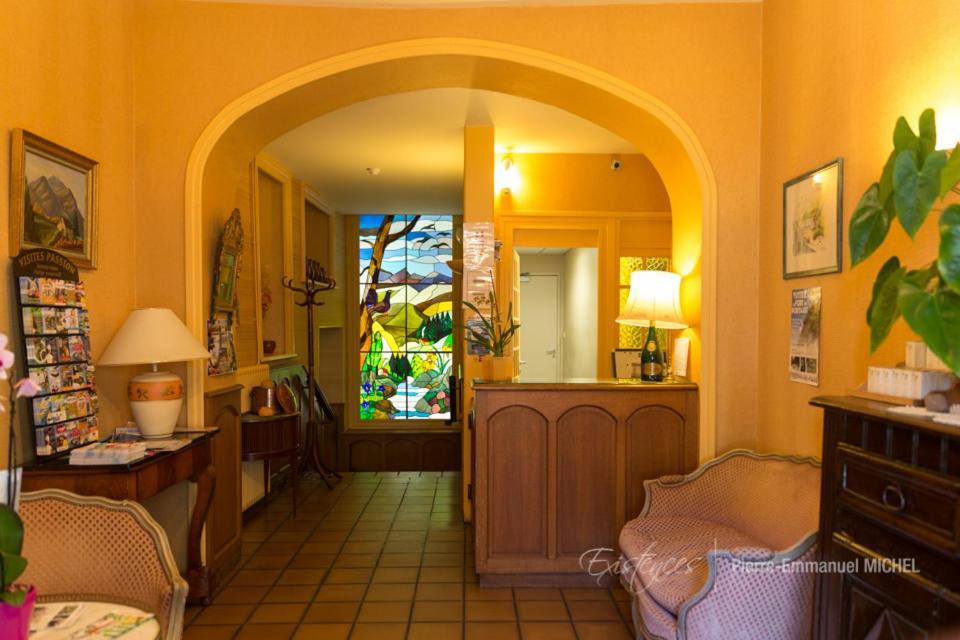 Hotel Des Voyageurs Urdos Exterior foto